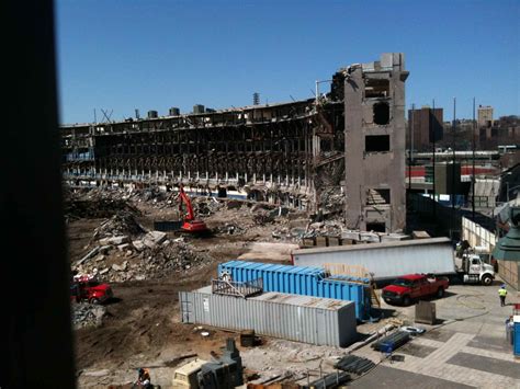 14 Pictures of Yankee Stadium Demolition from today – The Mets Police