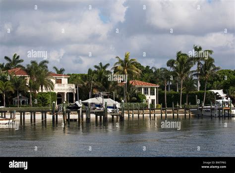 Waterfront homes in West Palm Beach, Florida, USA Stock Photo - Alamy