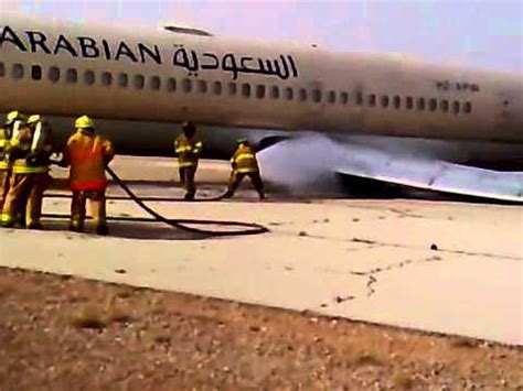 Saudi airlines md-90 emergency landing at desert and crash - YouTube