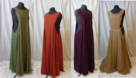 Image result for open side surcoat pattern | Medieval dress, Medieval fashion, Medieval clothing