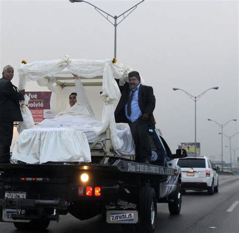 Manuel Uribe: World's heaviest man gets married in Mexico - WELT