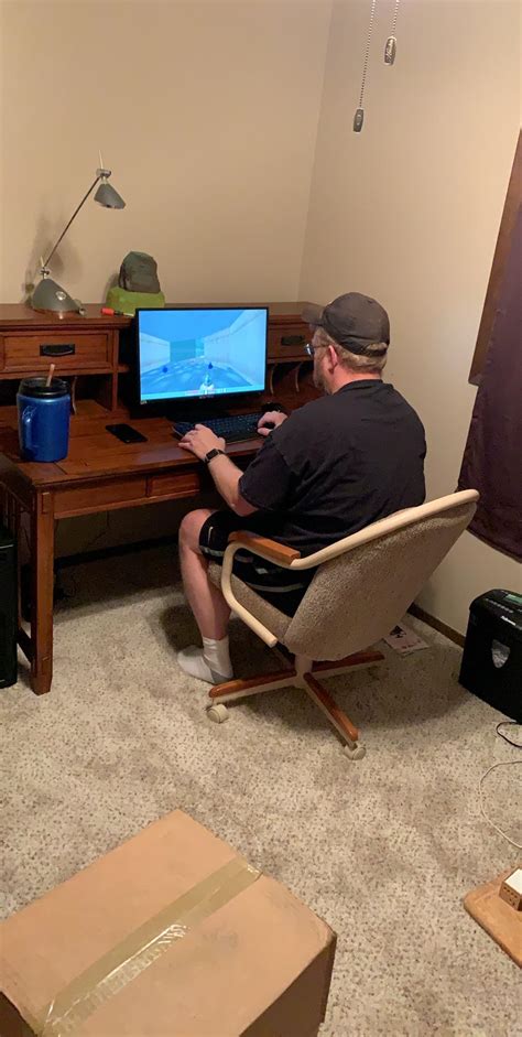 Built my dad a PC (Core i9 9900k RTX 2080ti) and first game he downloads is Doom (1993) : r/Boomer