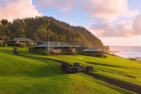 The Best Resorts in Hawaii for a Relaxing Getaway - The Manual