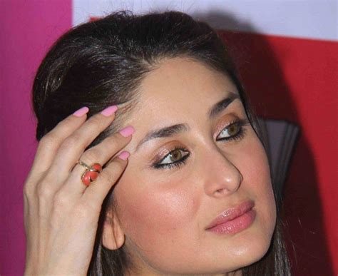 Kareena Kapoor Looking Side Glossy Pink Lips Face Closeup | Fashion:Beauty and Make-up ...