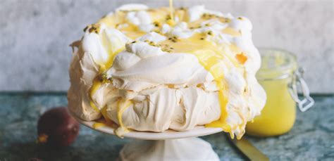 Pavlova with lemon curd and passion fruit | Food24