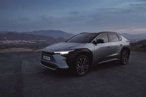 Toyota bZ4X: bZ's first electric SUV promises 450 range and has a solar panel rooftop - Techidence