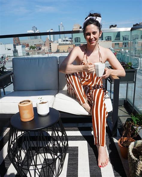 Emily Ellis в Instagram: «Loungey Sunday.⚡️» | Striped, Fashion, Striped pants