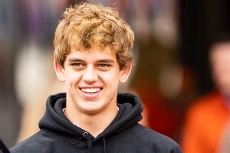 Eli Manning reacts to nephew Arch Manning's Texas commitment