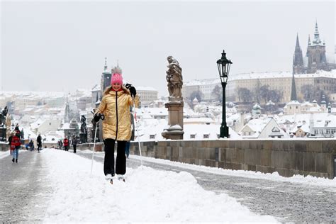 Heavy snow creates severe traffic disruptions in Germany | The Seattle Times