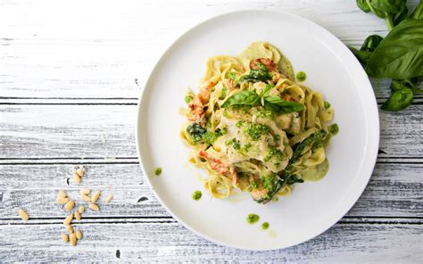 Creamy Pesto Chicken Linguine - I Will Not Eat Oysters