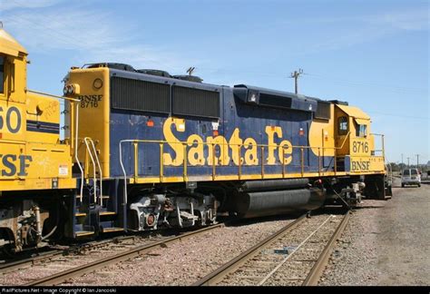 BNSF 8716 Burlington Northern Santa Fe EMD GP60 at Richmond, California by Ian Jancoski