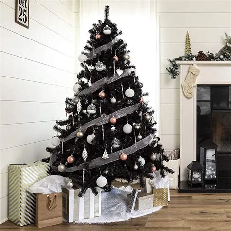 Black Christmas Trees Are Becoming More Popular And It's Easy To See Why