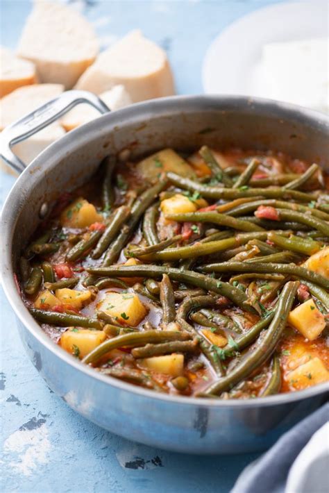 Fasolakia Yiahni (Greek Braised Green Beans) | OMGfood