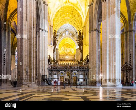 El interior de la Catedral de Sevilla (Catedral de Sevilla), Sitio de ...