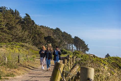 Women Hiking on Trail · Free Stock Photo