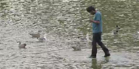 Magician Walks On Water, Completely Baffles Onlookers (VIDEO)