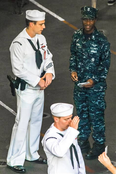 “美國海軍制服 US Navy Uniforms” / USS Peleliu (LHA-5) in Hong Ko… | Flickr