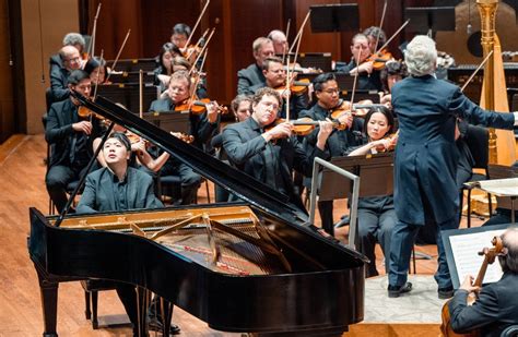 Master of contrasts: Lang Lang excels in Saint-Saëns in Seattle | Bachtrack