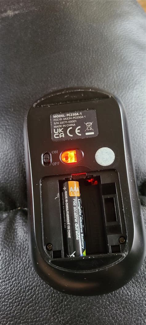 My wireless mouse only needs 1 AAA battery to run, even though it requires 2 : r/mildlyinteresting