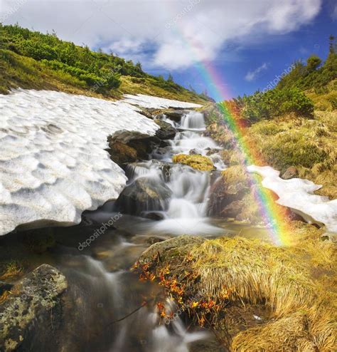 Prut river in Carpathian Mountains — Stock Photo © panaramka.ukr.net ...