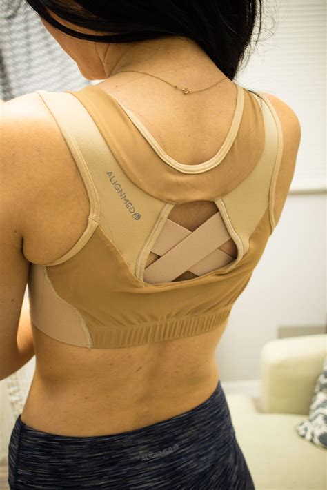 Our Posture Sports Bra 😍 With Neuroband® Technology Is A Customer Favorite! in 2021 | Sports bra ...