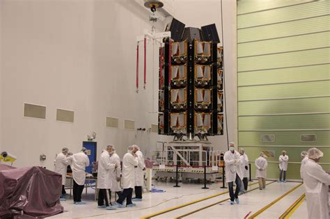Here Comes the Next Satellite Constellation. OneWeb Launches 34 Satellites on Thursday ...