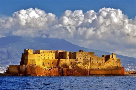 Castel dell'Ovo (Egg Castle) a Medieval Fortress in the bay of Naples | Castles to visit ...