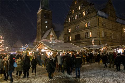 Weihnachtsmarkt Hameln im Schneetreiben Foto & Bild | world, weihnachtsmarkt, deutschland Bilder ...