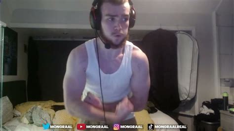 Mongraal shows his gym progress on livestream! - YouTube