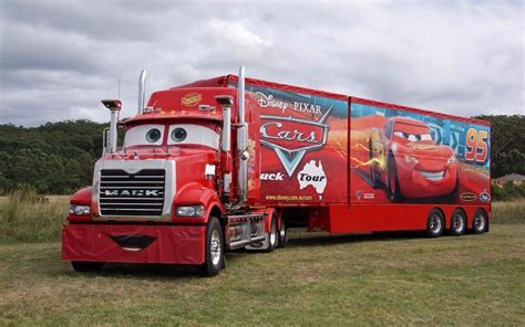 Resultado de imagem para mesa do caminhão do relâmpago mcqueen | Trucks ...