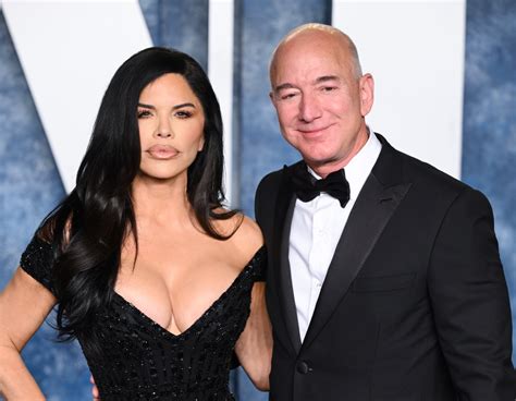 Jeff Bezos and Lauren Sánchez are engaged