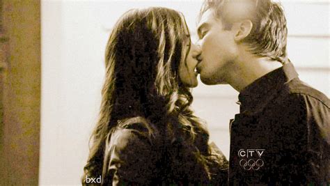 Nina and Ian kiss. by itsbreakxdawn on DeviantArt