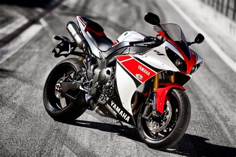 See Best Style: 2012 Yamaha R1 Akrapovic exhaust