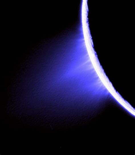 Cassini Does New Enceladus Flyby