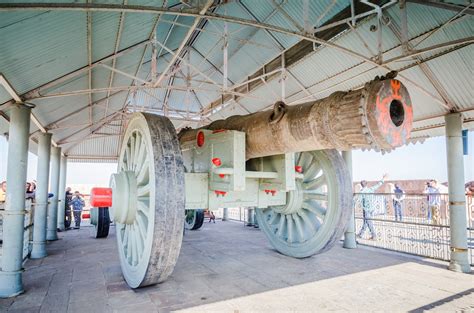 The Jaivana cannon, the world's ''largest cannon on wheels'' ever built ...