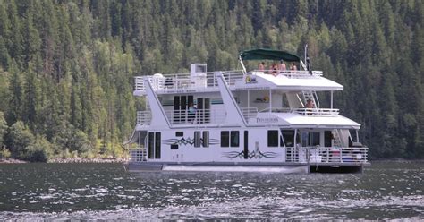 Aitken Family: Houseboating on Shuswap Lake, BC