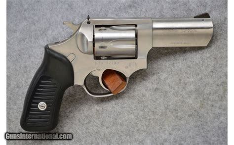 Ruger ~ SP101 ~ .327 Fed. Mag. ~ Stainless Revolver