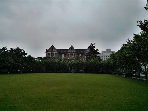 Shanghai Jiao Tong University campus visit | Visions of Travel