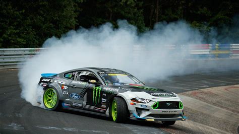 Ford Mustang RTR drifts the entire 20.7 km Nurburgring track - TechStory