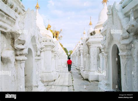 Tipitaka pali canon hi-res stock photography and images - Alamy