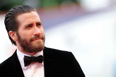 Jake Gyllenhaal Is Growing Out His Beard and Looks Hotter Than Ever ...