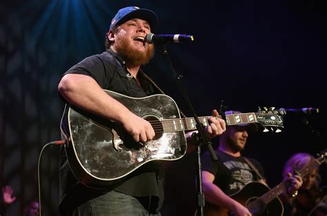 Luke Combs Is Hitting The Road For A 2023 World Tour With Lainey Wilson & Cody Johnson - TrendRadars