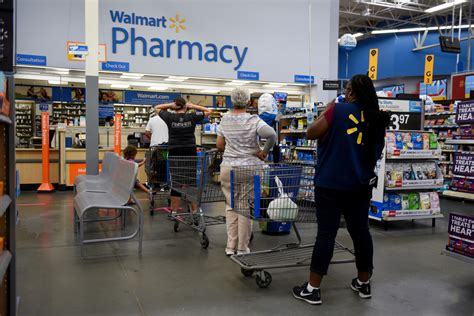 Walmart (WMT) Eliminates Some US Pharmacy Jobs - Bloomberg