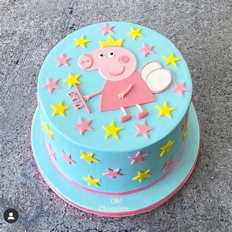 a peppa pig cake with stars on top