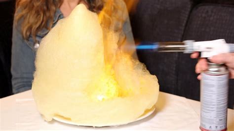 This restaurant's flaming cotton candy baked Alaska will literally light up your night - ABC News