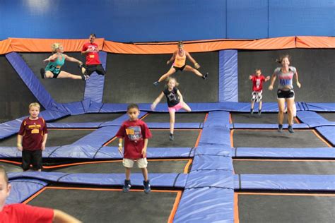 Abrir una Franquicia de Parque de Trampolines es Igual que Arrancar un Coche...