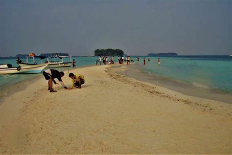 Pantai Dolphin dan Pantai Bira Spot Favorit Saat Wisata ke Pulau Harapan Halaman 1 - Kompasiana.com