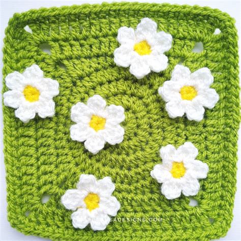 Crochet Pattern Daisy Flower Applique in two sizes | Etsy