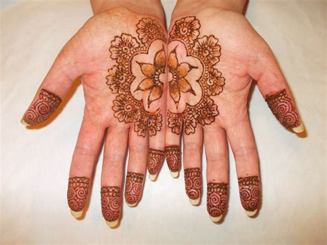 25+ Floral Mehndi(Henna) Designs For Girls Hands | EntertainmentMesh