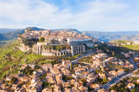 10 Fairy-Tale Villages in Calabria - History and Myth Rub Shoulders in ...